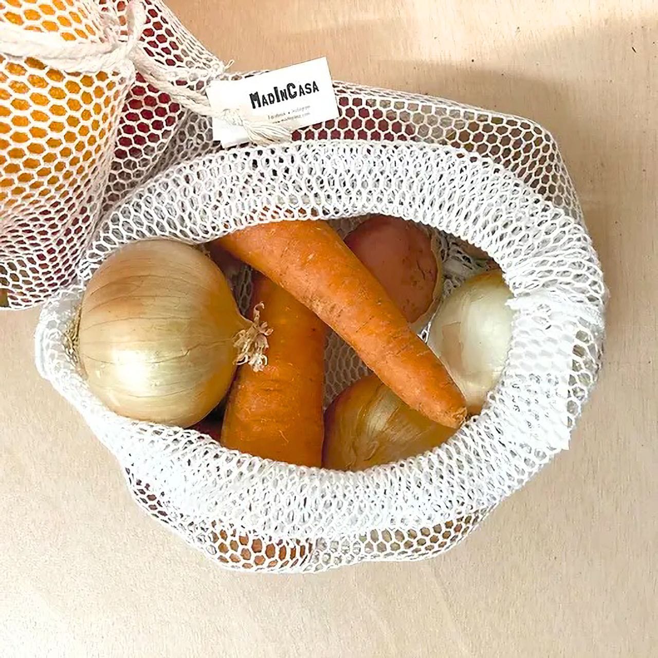 Reutilize sacos de tecido artesanais e portugueses para compras e arrumação. Descubra mais em murta.eco