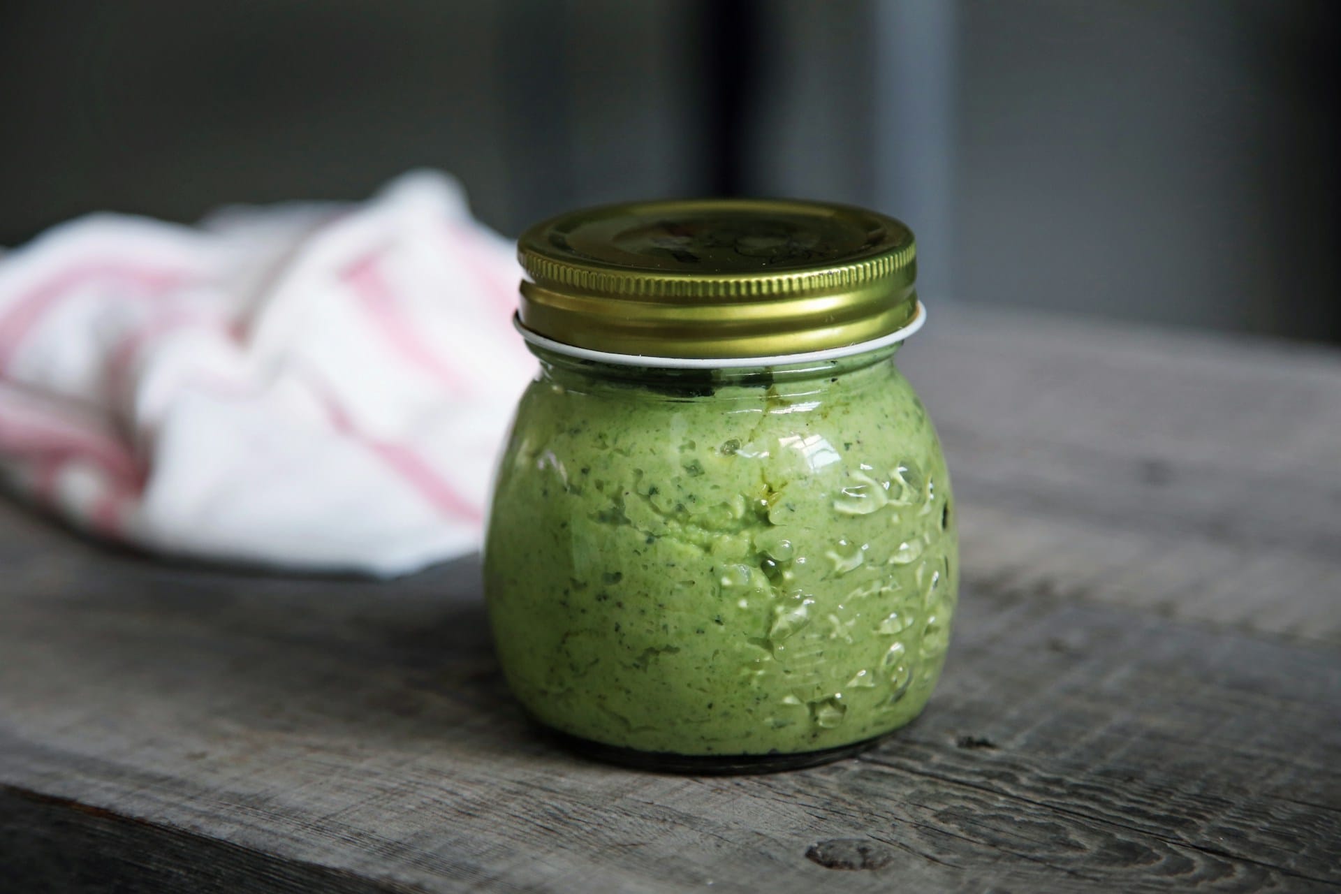 Saiba como criar pesto com folhas de alho francês, receita com zero desperdício, poupe o ambiente e a carteira