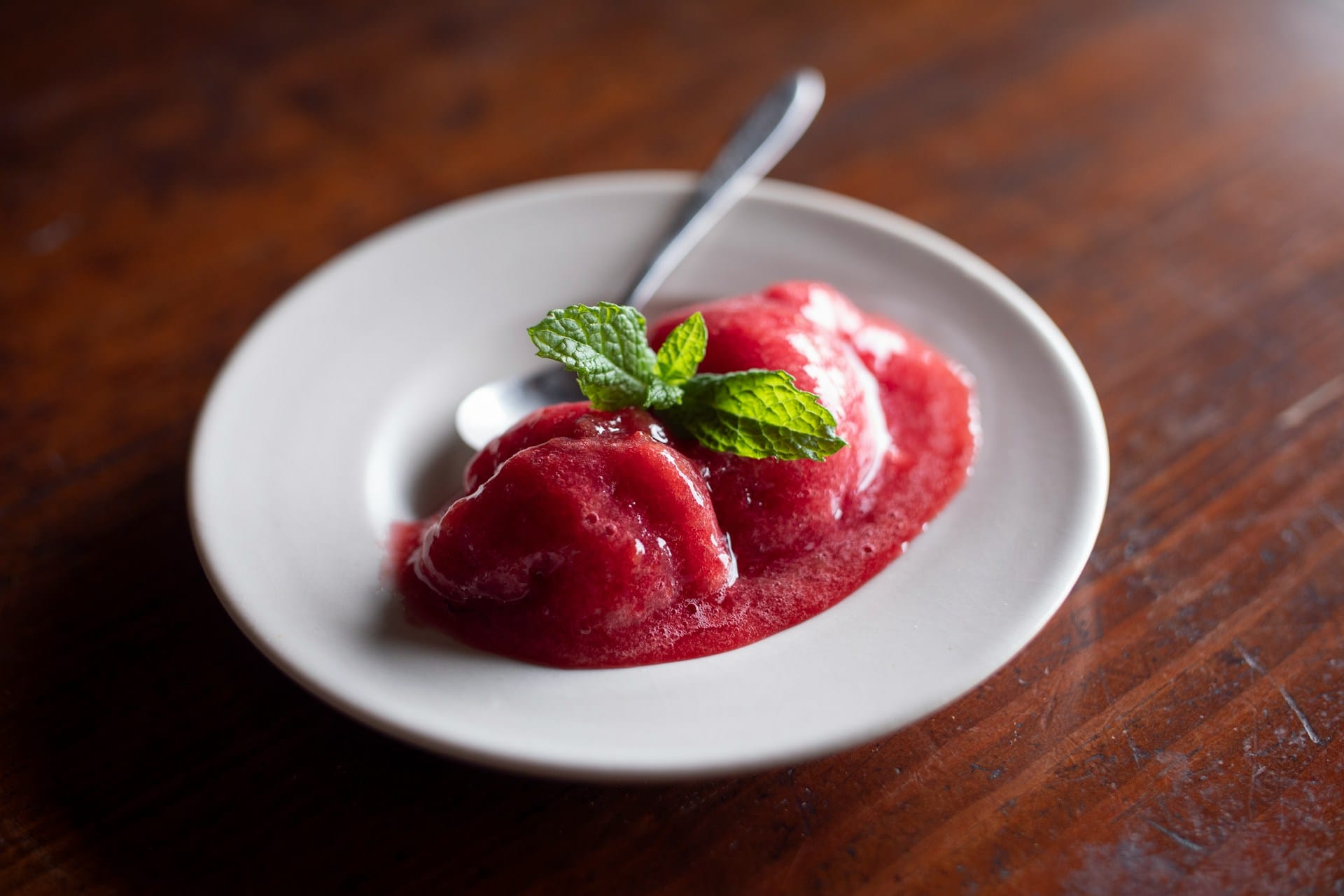 Crie os seus gelados caseiros com estas receitas e escolha apenas ingredientes que gosta, que sabe de onde vieram e reduza o consumo de açúcar