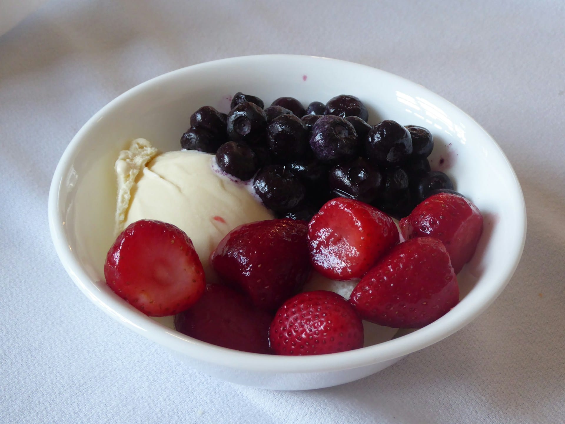 Aprenda a criar gelados com bases com e sem ovos e sorvetes com estas dicas e receitas 