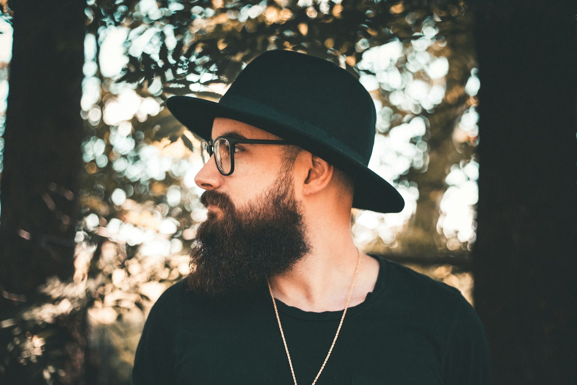 Crie um ritual de barbear ou de cuidado com a barba e bigode natural sustentável e simples com ingredientes naturais e acessórios reutilizáveis