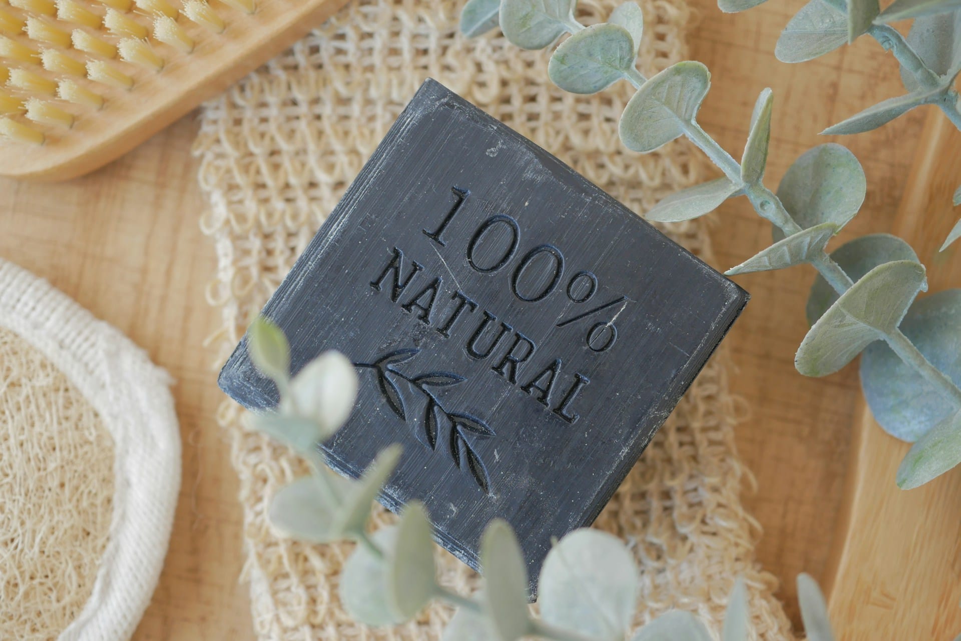 Compreenda as razões da importância da utilização de cosmética natural durante a gravidez para proteger o seu bebé