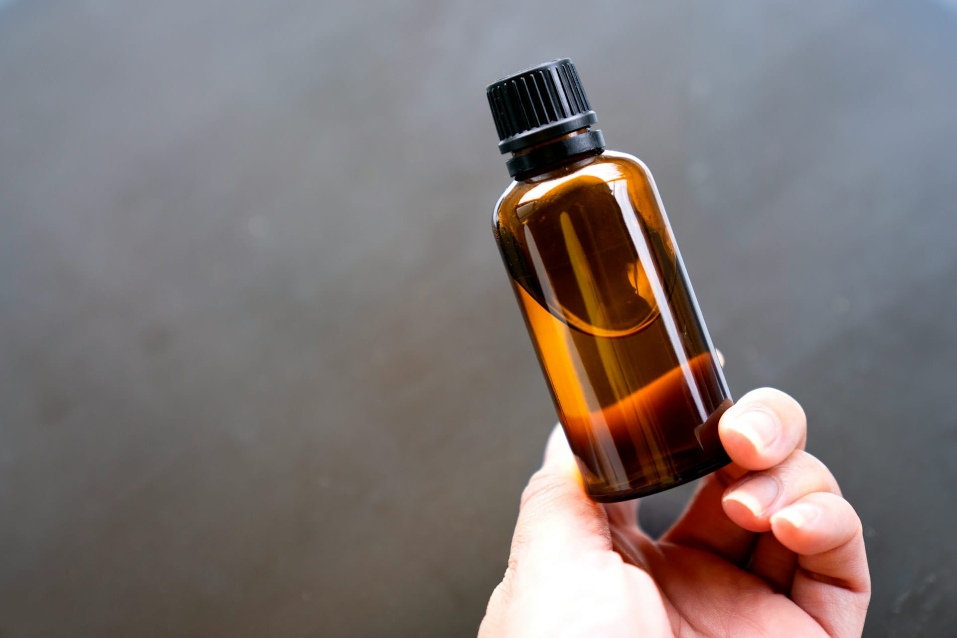 Saiba como óleos aromáticos podem ser inseguros para a saúde de toda a família