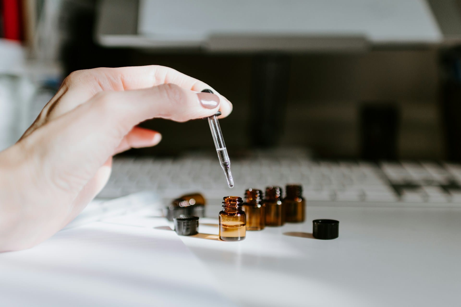 Conheça alguns cuidados a ter com a utilização de óleos essenciais para aromatizar ambientes