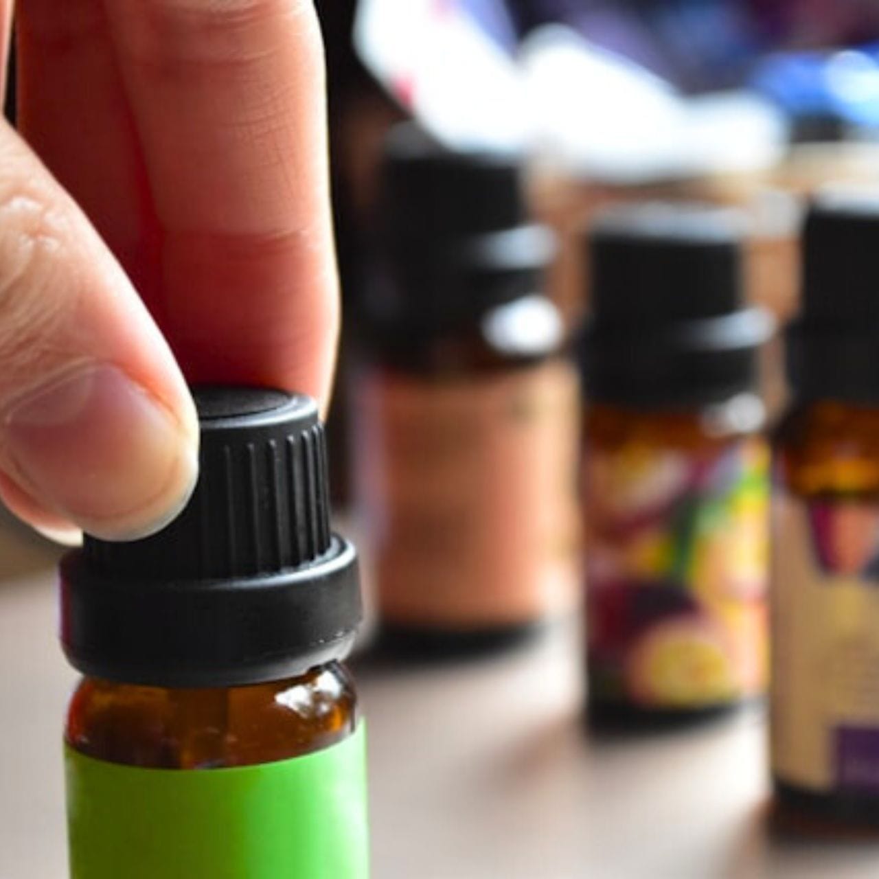 Saiba como analisar a sua farmácia atual e compreender o que usa para quê e quem e como substituir por opções naturais