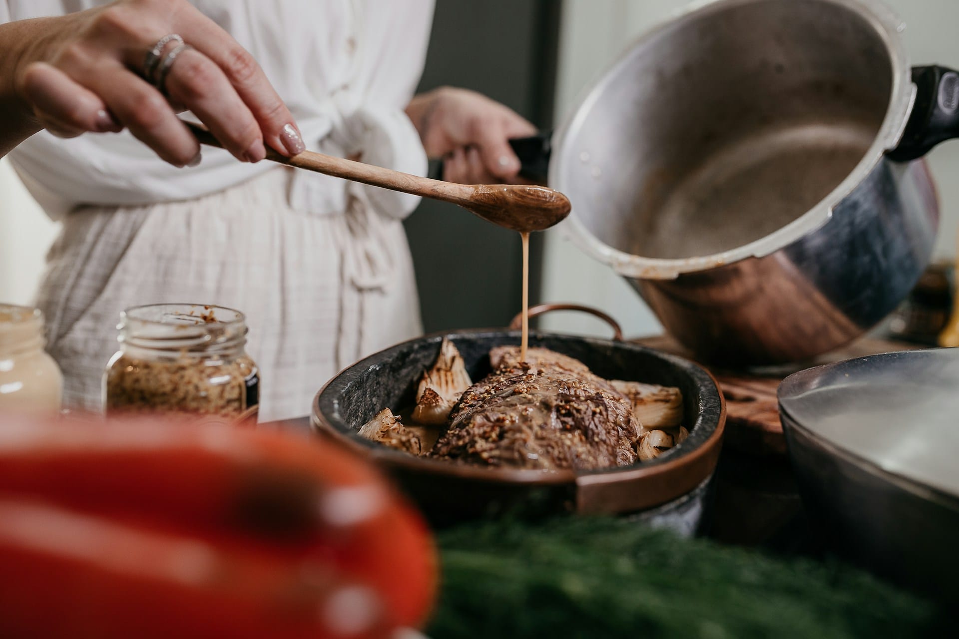 Aprenda a poupar com fogão forno frigorífico congelador e máquina de lavar loiça enquanto cozinha