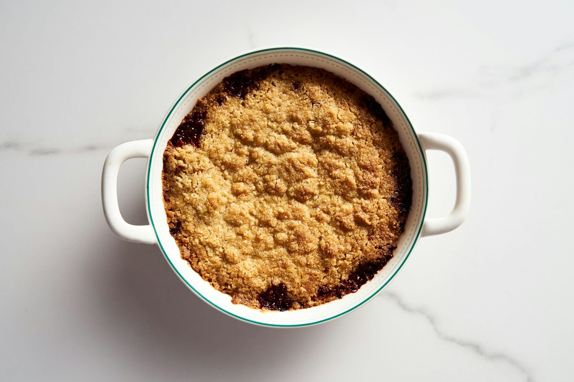 Aprenda a fazer crocante de espinafres e crie um assado de vegetais com crumble de cereais delicioso