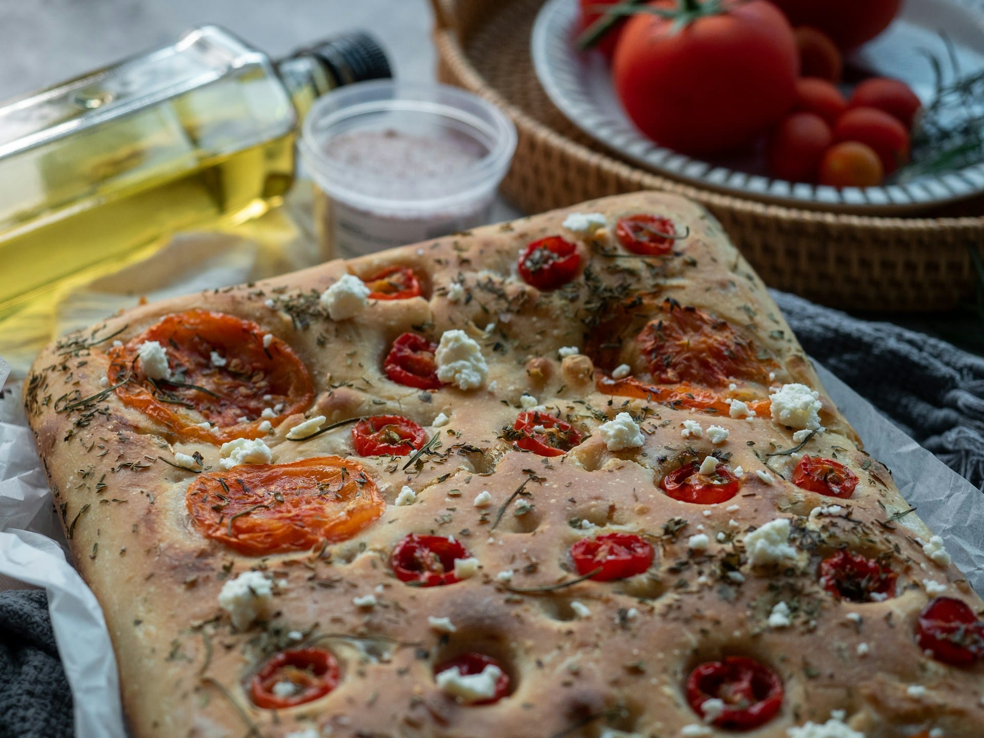 Aprenda a fazer focaccia de queijo com as sobras dos queijos do Natal