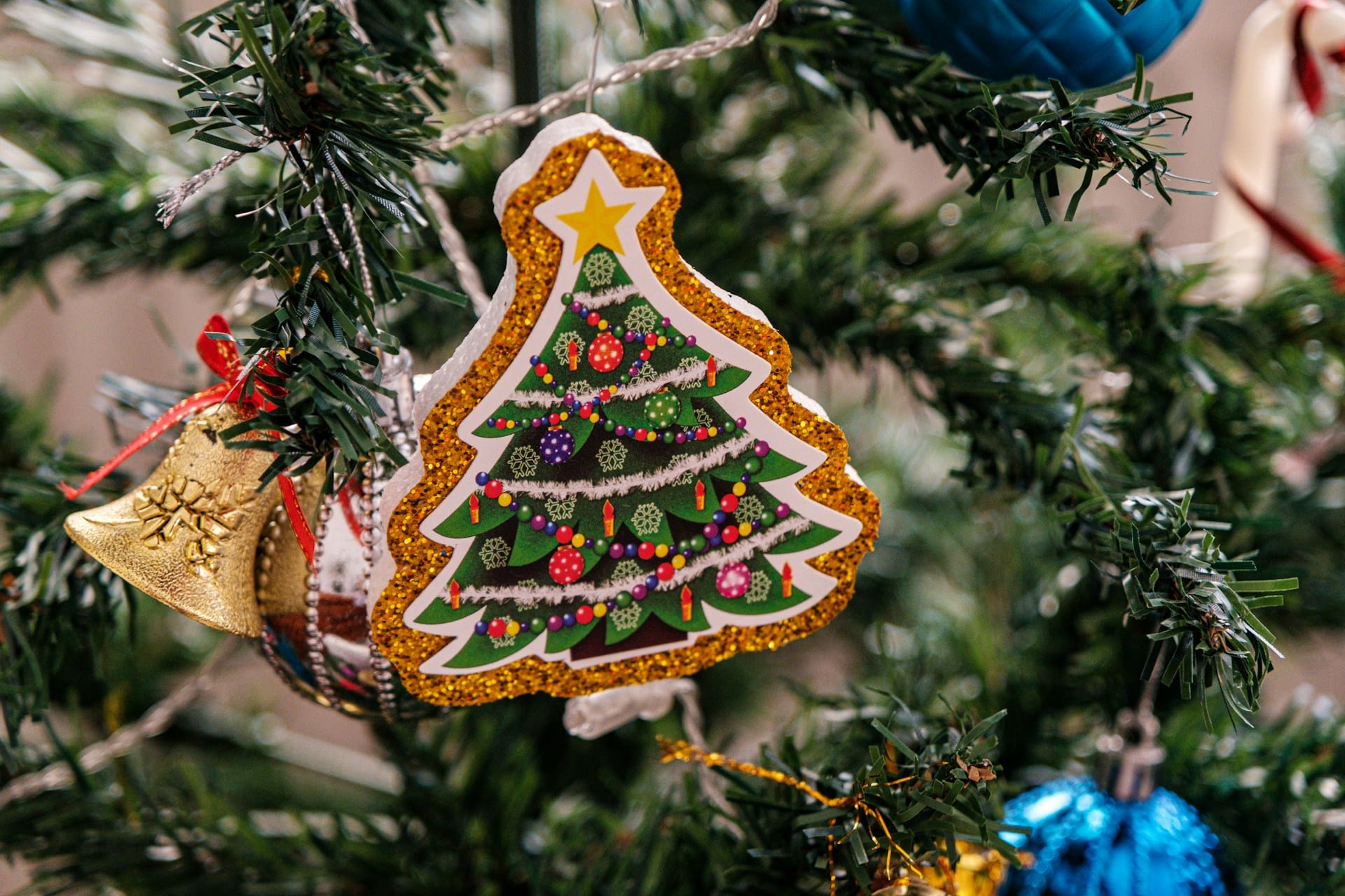 Crie enfeites de Natal com sacos e embrulhos de Natal
