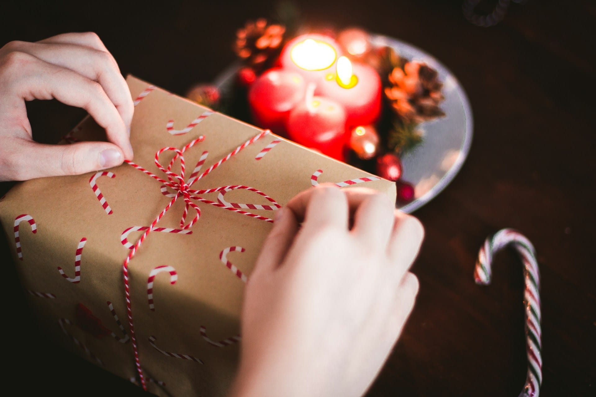 Dicas para reutilizar papel e sacos de embrulho de Natal