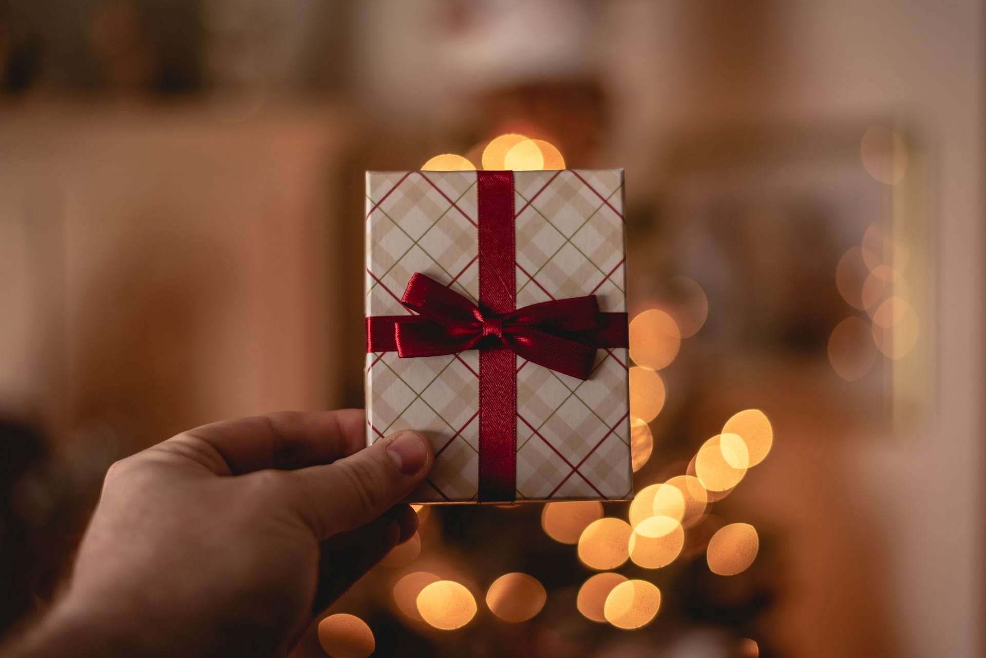 Quatro sugestões simples e divertidas para aproveitar papel e sacos de embrulho de Natal