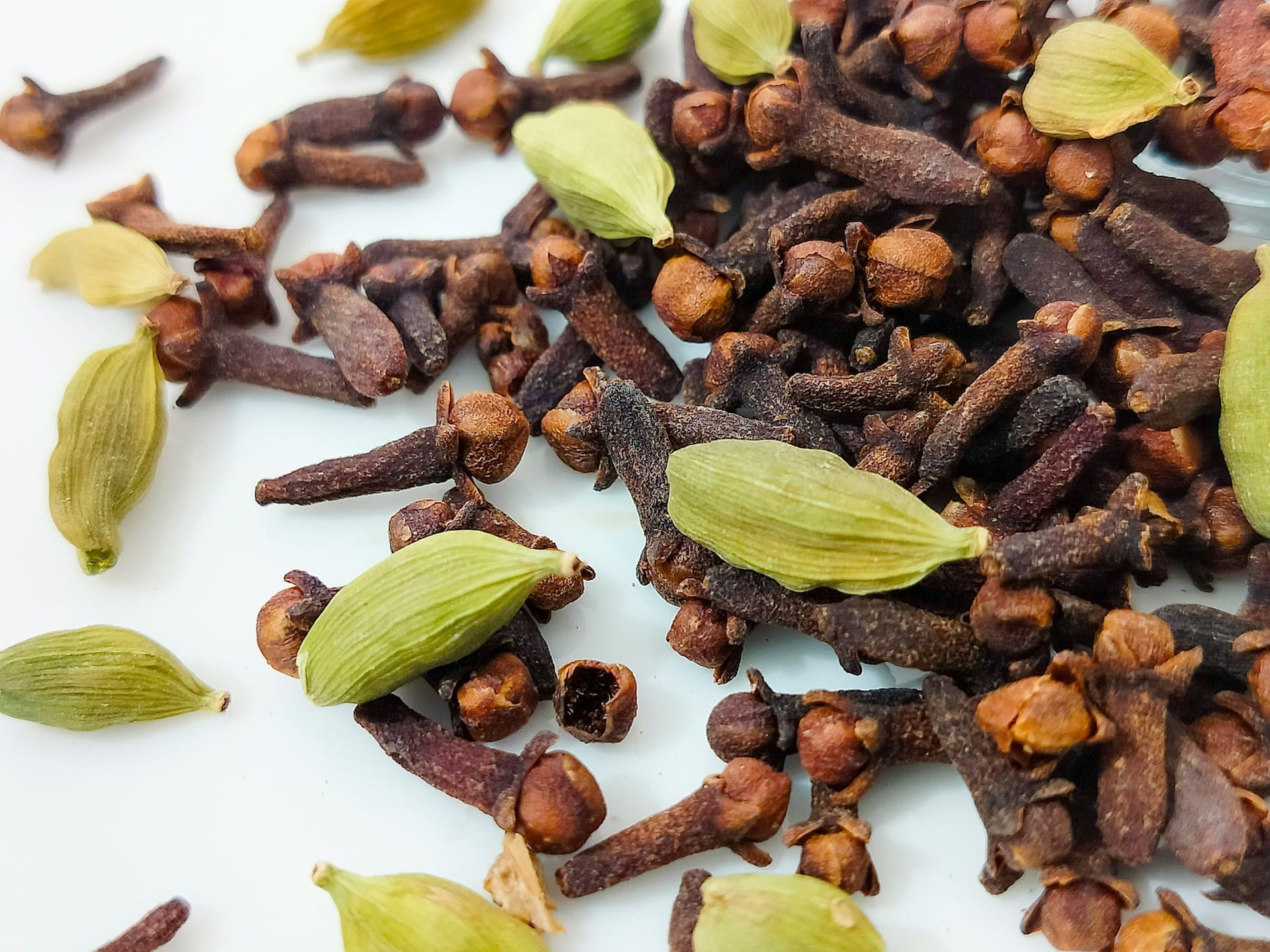 Conheça dicas naturais para combater o mau hálito com alimentos que o combatem naturalmente