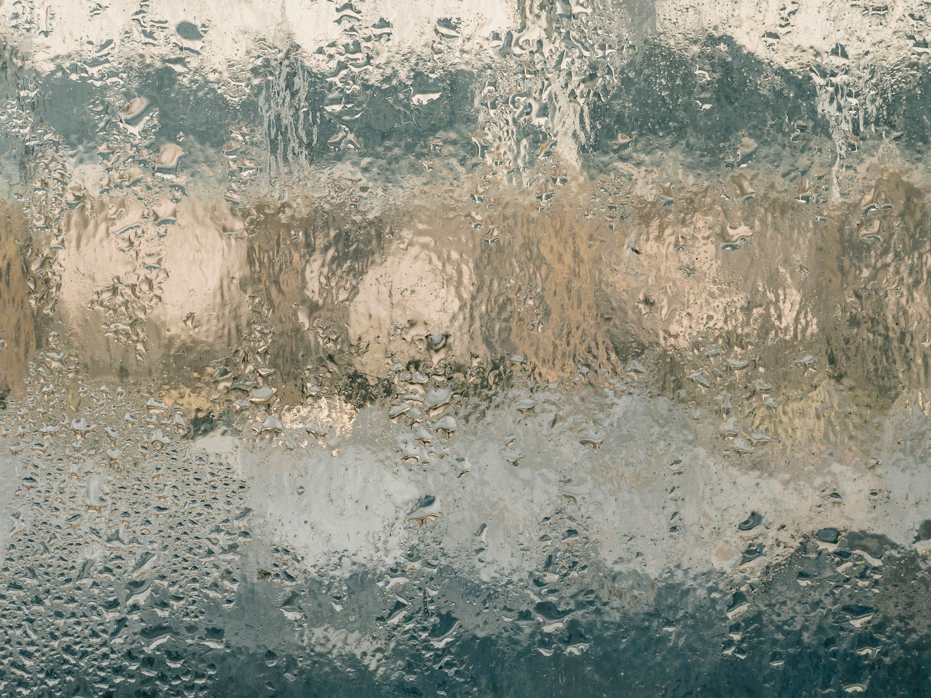 Compreenda como controlar a humidade contribui para sentir menos frio em sua casa