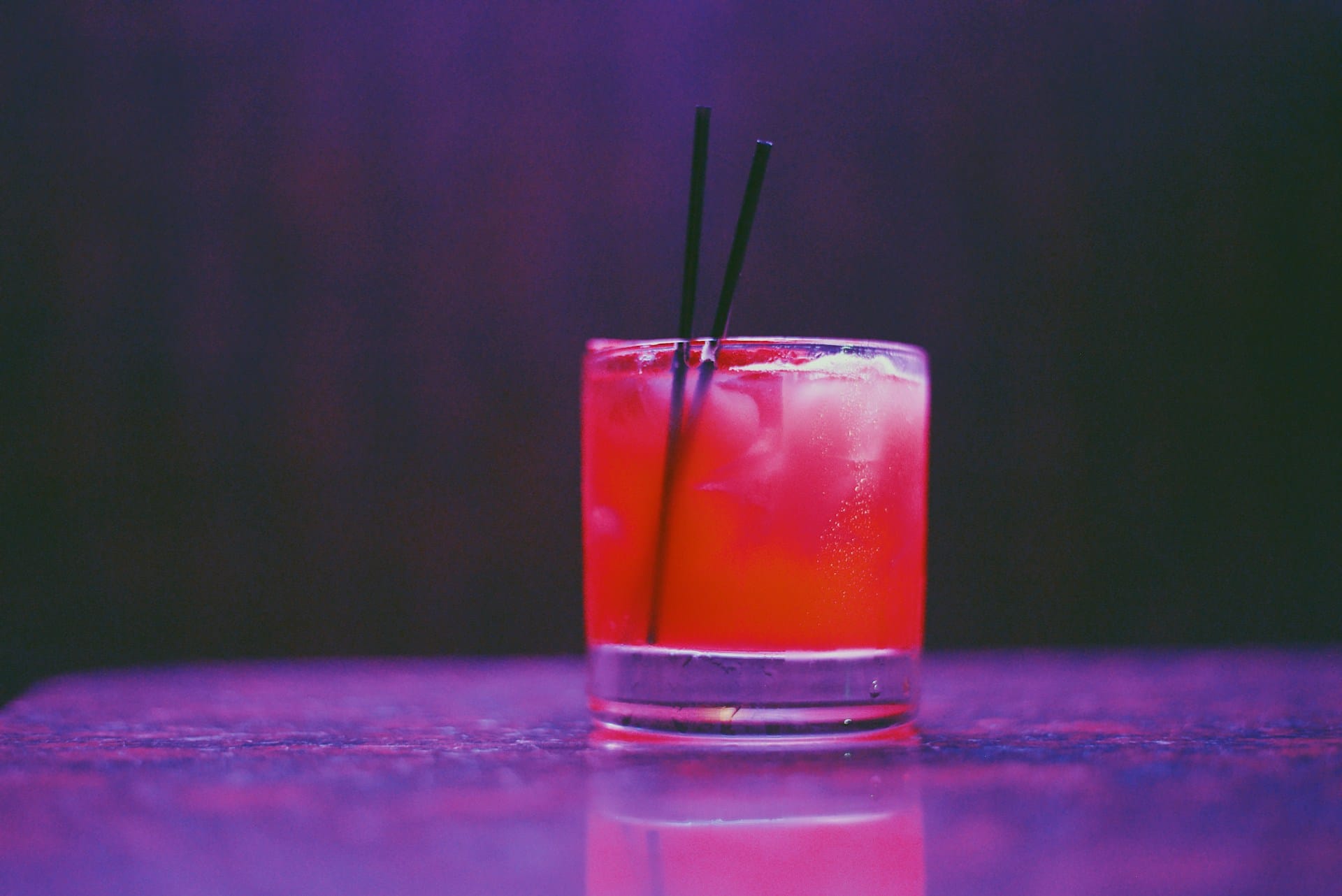 Aprenda a criar cocktail de beterraba e ofereça a si própria ou às mulheres da sua vida uma bebida a condizer com esta data especial que é o dia da mulher