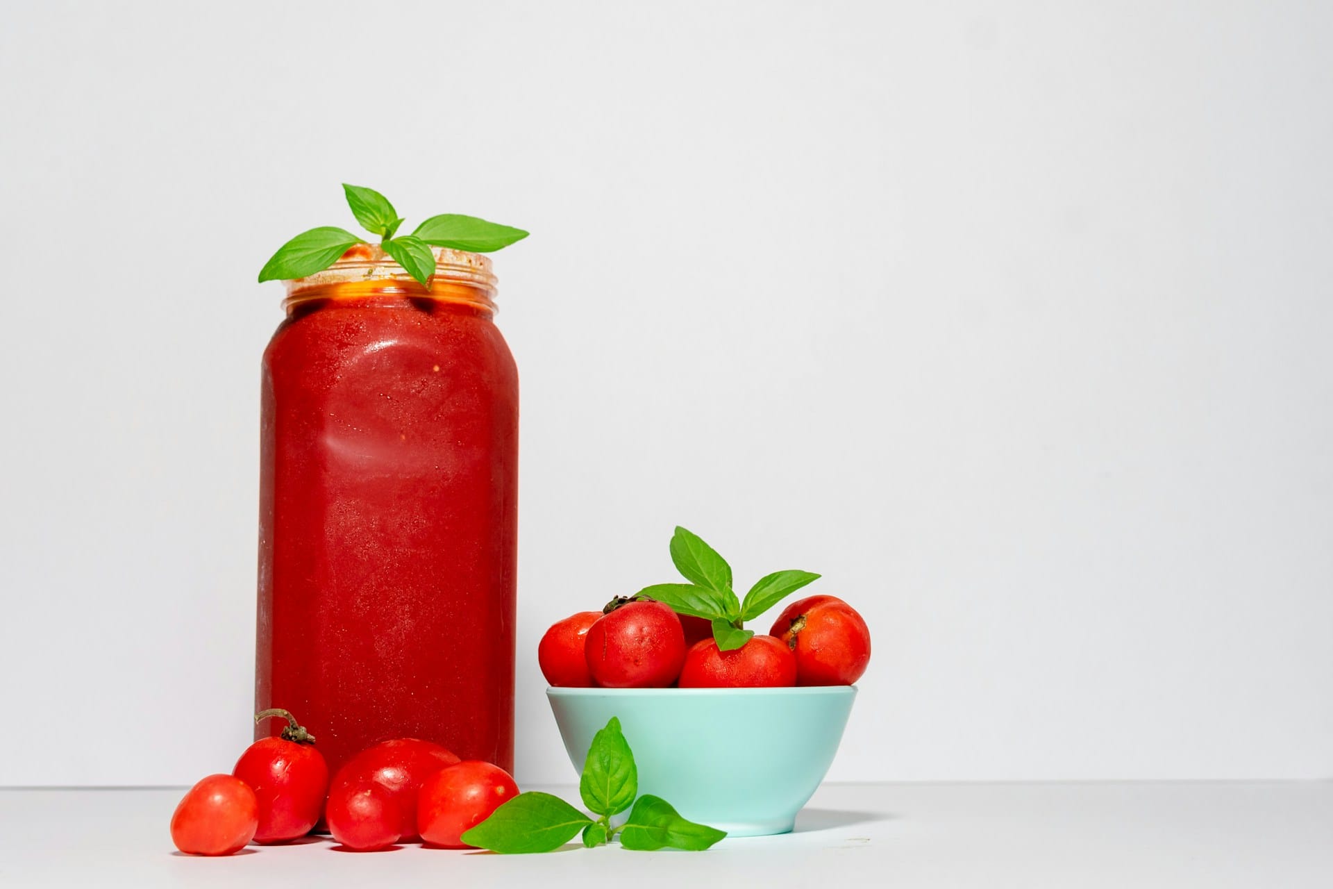 Aprenda a criar ketchup caseiro e palitos de casca de beterraba a acompanhar uma deliciosa entrada zero desperdício