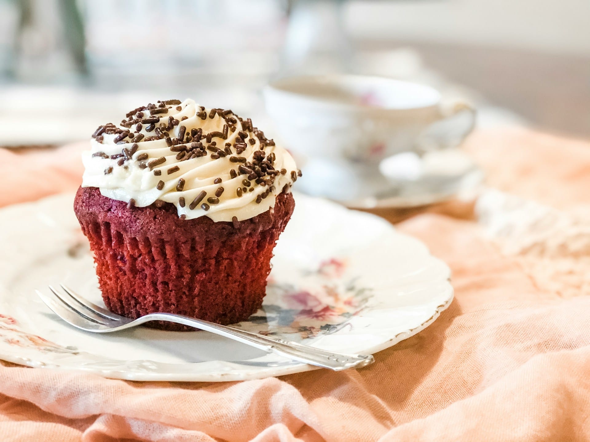 Aprenda a fazer bolo de beterraba e limão e crie uma sobremesa deliciosa saudável e maravilhosamente cor de rosa