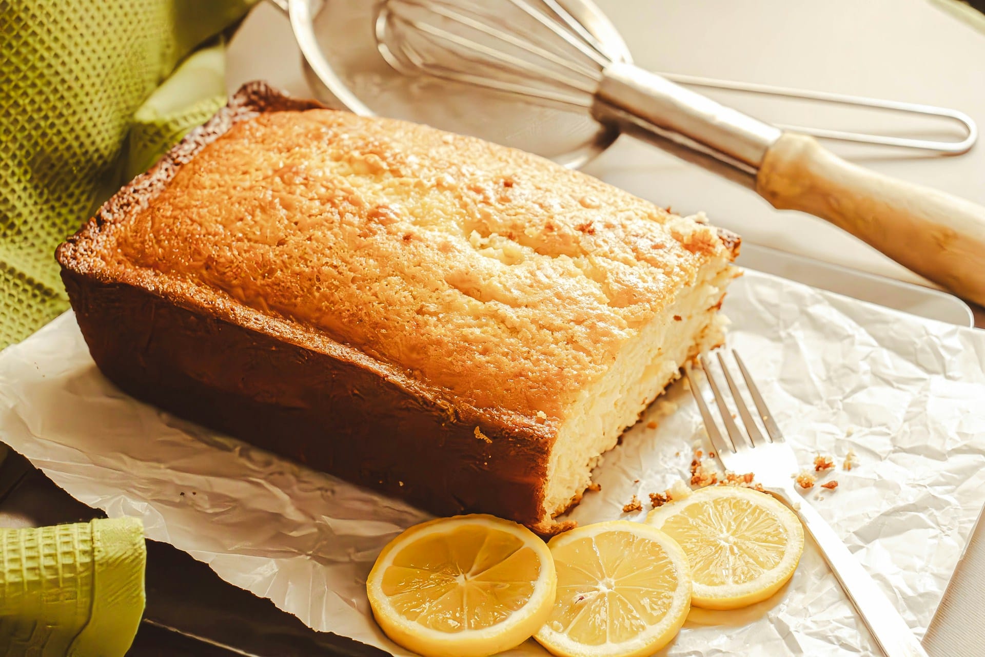 Aprenda a fazer bolo de limão vegetariano, delicioso e perfeito para uma celebração e para oferecer como presente gastronómico