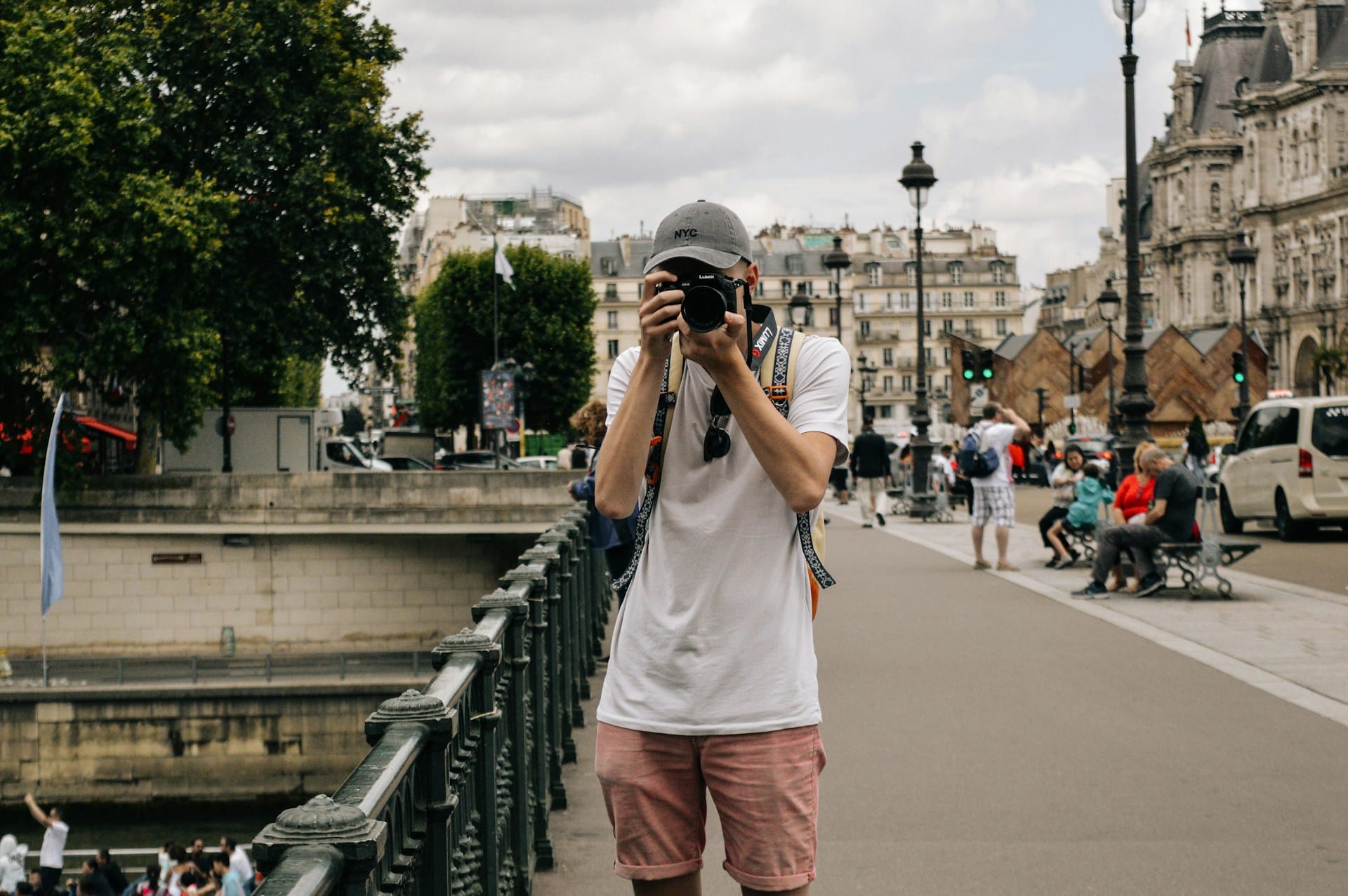 Como ficar mais tempo e pesquisar devidamente sobre os locais atividades serviços e artigos que estamos a adquirir ajuda a tornar o turismo globalmente mais sustentável