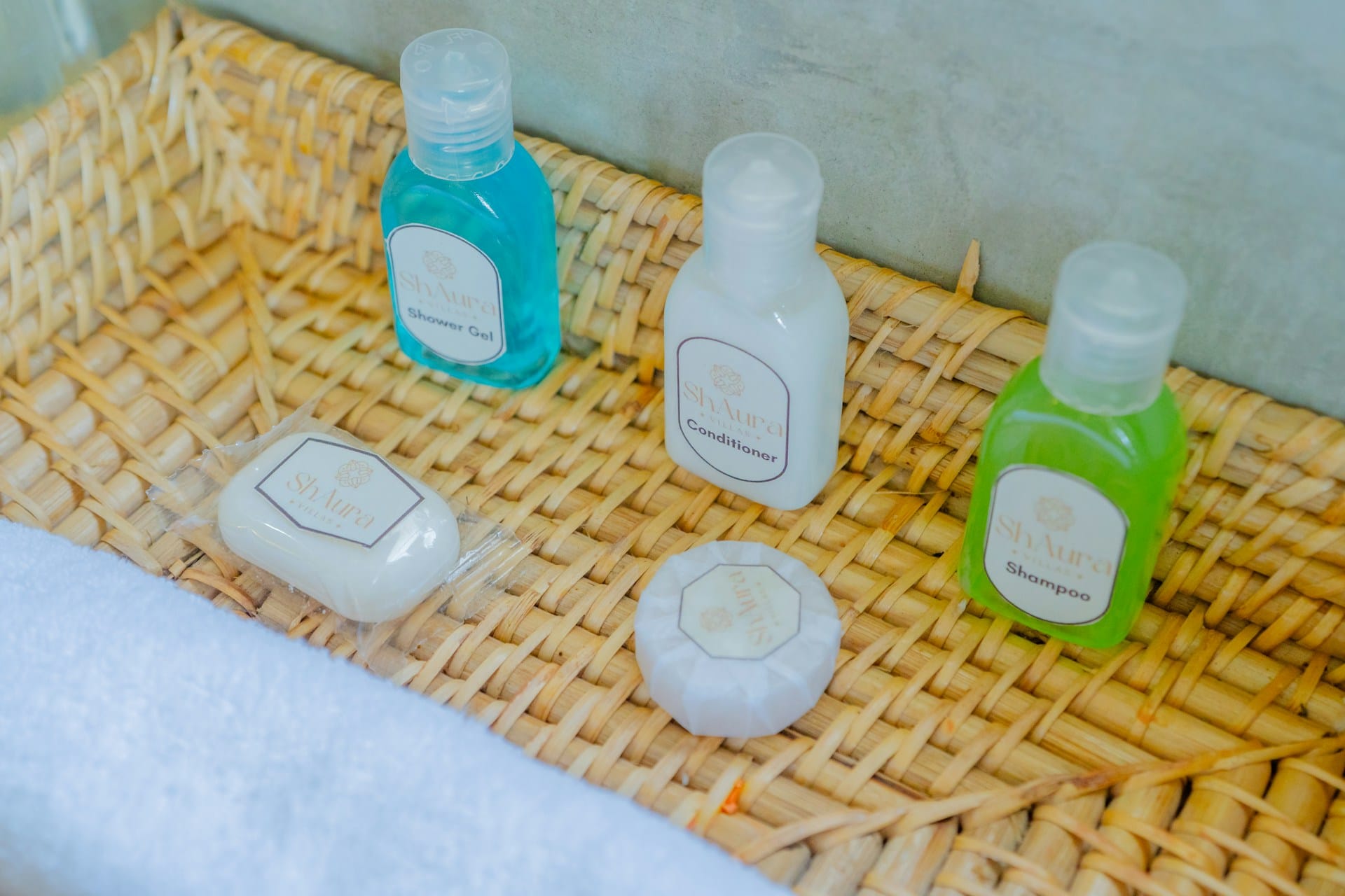 Como os cosméticos de viagem tornam insustentável a higiene durante as viagens