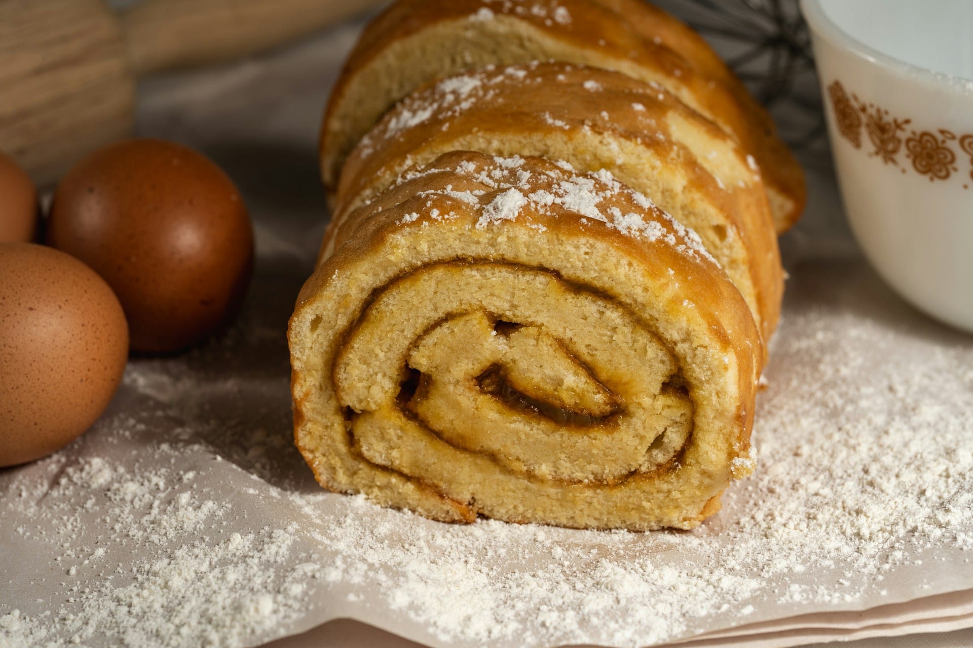 Aprenda a fazer torta de cenoura e tire partido das cenouras em época para criar um bolo delicioso para acompanhar o chá